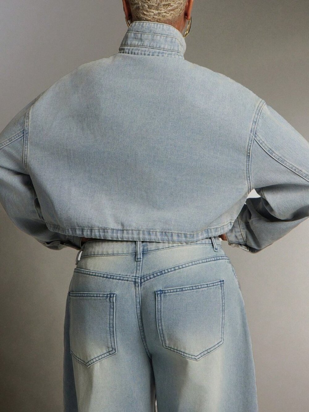 Light Wash Casual Women's Oversized Lapel Zip Front Cropped Denim Jacket - Picture 2 of 6
